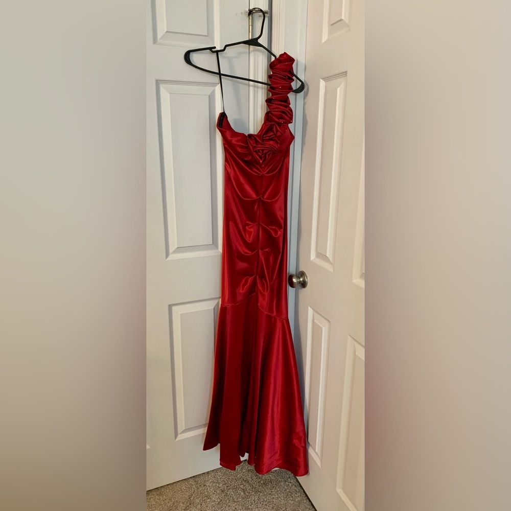 EUC blondie nites mermaid gown